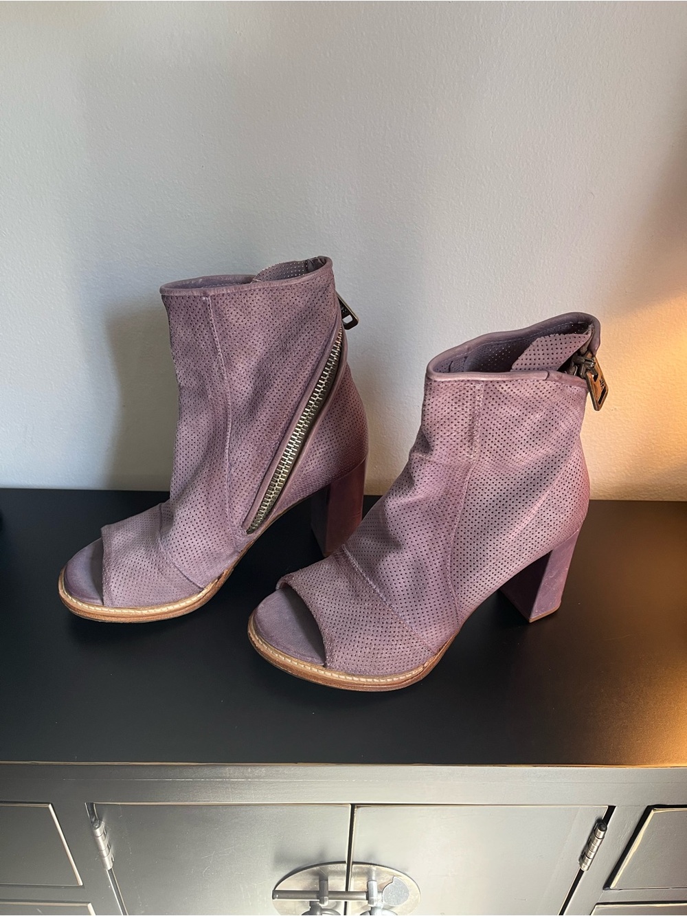 A.S.98 Lilla size 37.  Mauve Perforated Suede Open-Toe Block Heel Booties
